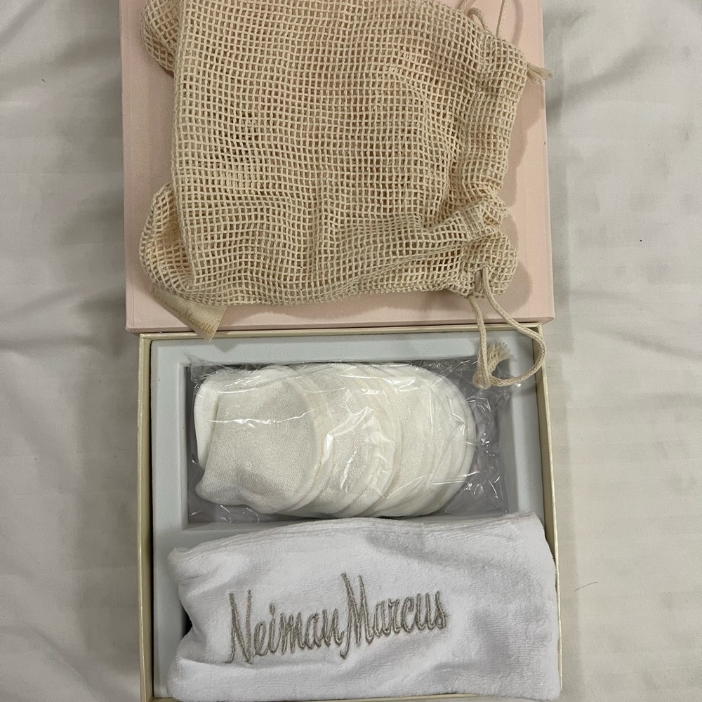 Neiman Marcus Brand New Skincare Headband and Cloths Set